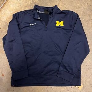 University of Mic Wolverines Nike quarter zip boys XL